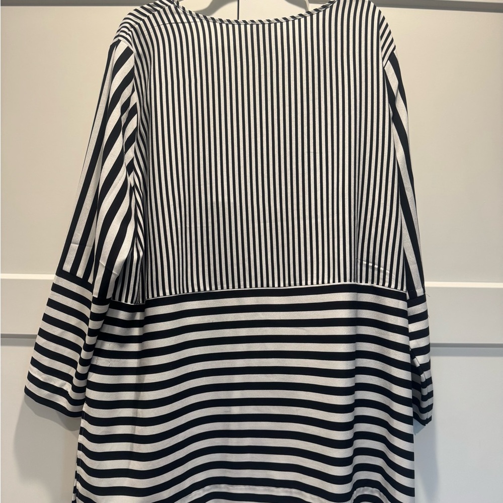 Chico's Black and White 3/4 Sleeve Boxy Tunic - Picture 2 of 4